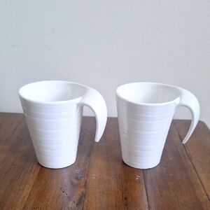 Set of 222 Fifth White Porcelain Mugs – Modern Handle Design